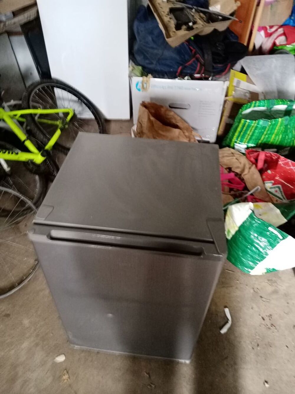 PETIT FRICO AVEC REFRIGERATEUR COMME NEUF Electroménager