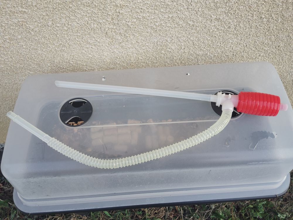 Pompe manuelle pour po&ecirc;le &agrave; p&eacute;trole Bricolage