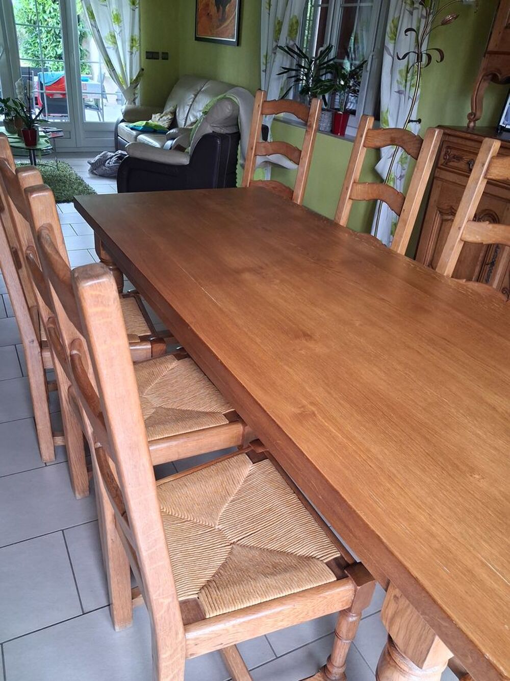 Table salle &agrave; manger + 8 chaises Meubles