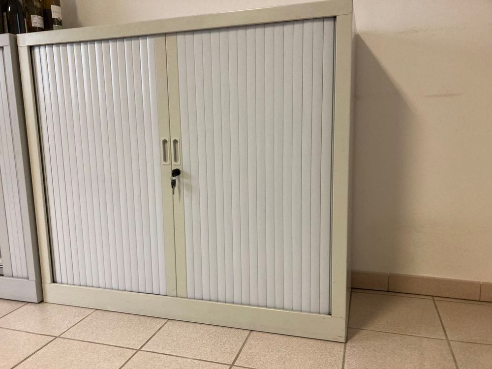 Armoire de bureau basse metalliquue
Meubles