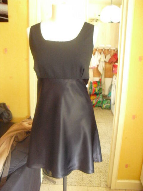 roba noire bi mati�re �vas�e satin�e taille 34/36 9 Lyon 5 (69)