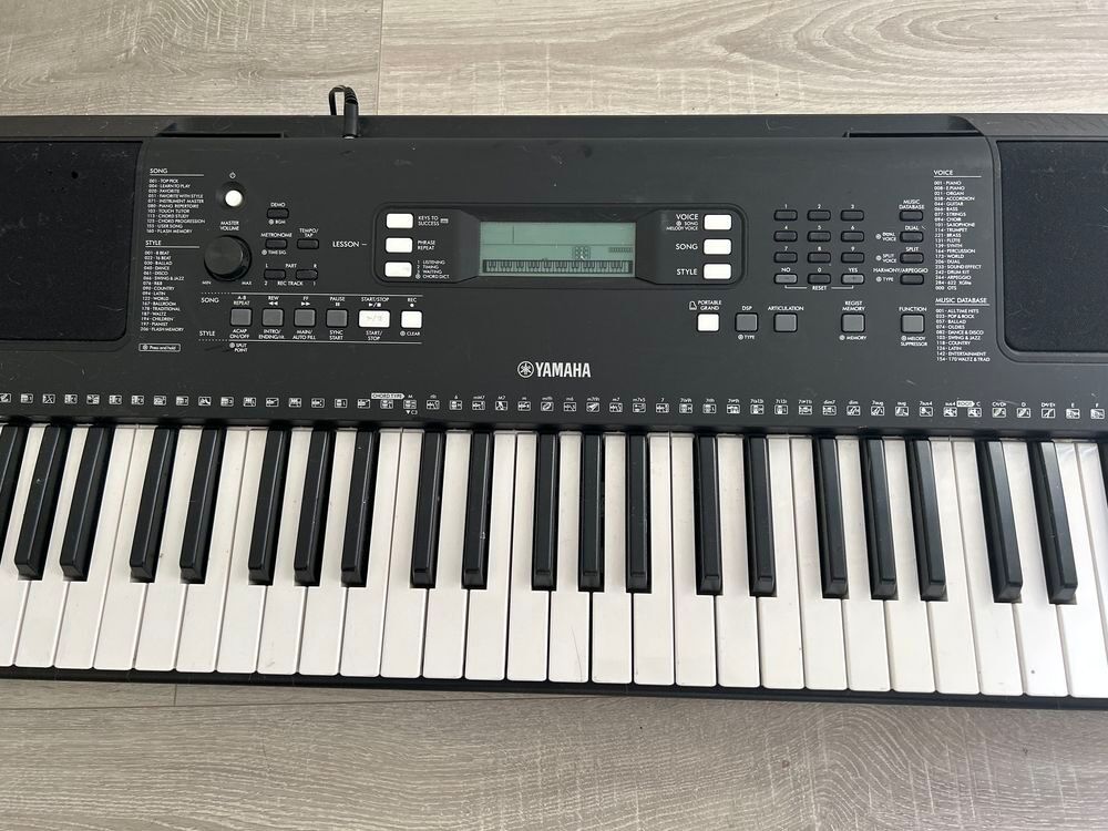 Clavier Yamaha PSR-E373 avec adaptateur, bon &eacute;tat Instruments de musique