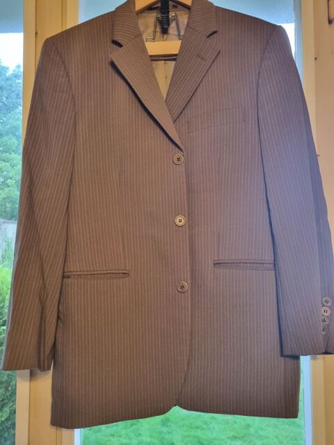 Costume �t� tr�s bonne �tat mais plus la bonne  taille , 40 Saint-Quentin-la-Motte-Croix-au-Bailly (80)