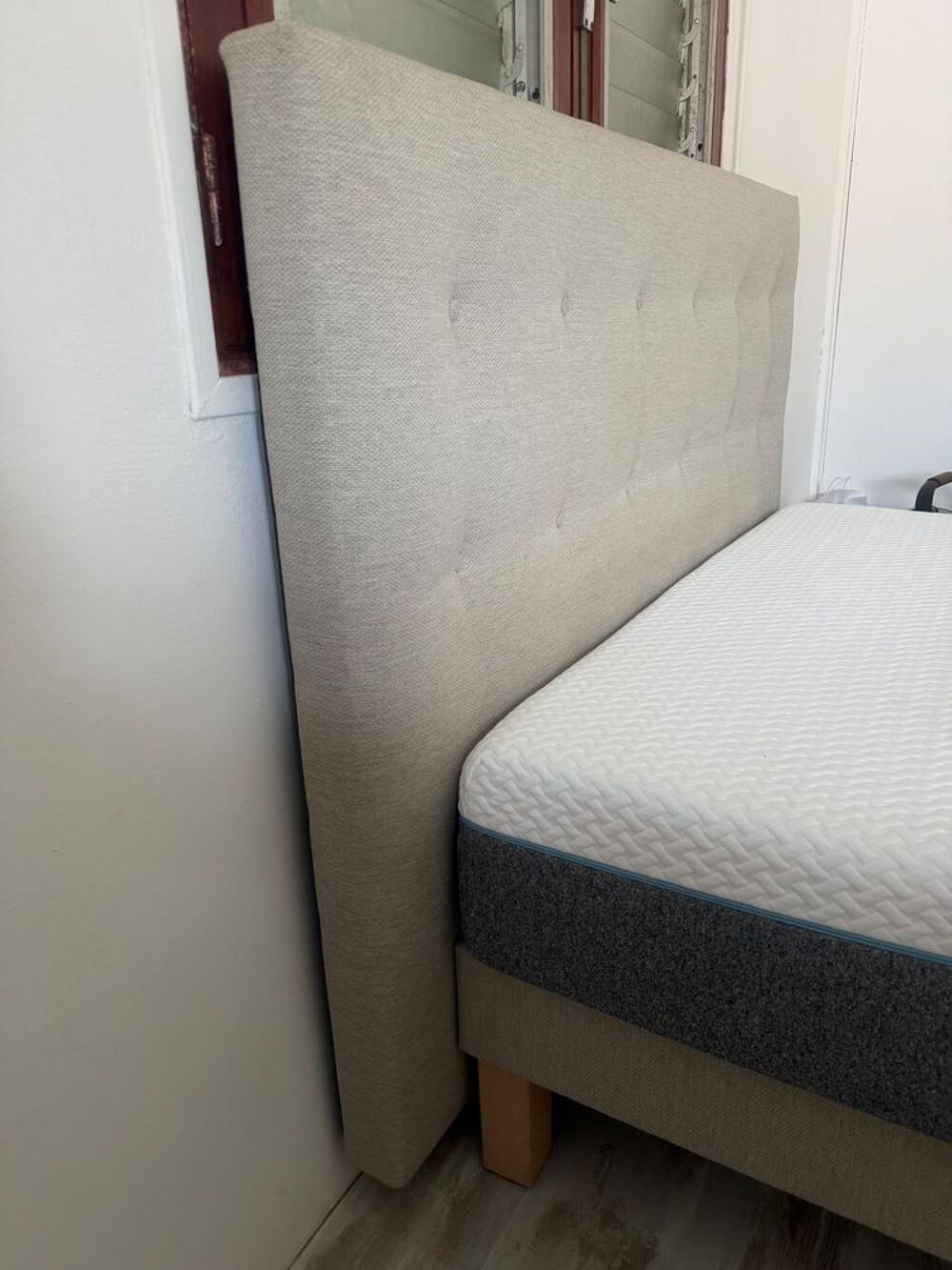 lit 140x190 cm avec sommier et matelas - Tr&egrave;s bon &eacute;tat Meubles