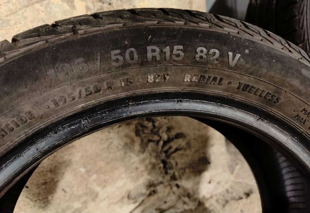 2 pneus 195/50r82v >1000 kms tr&egrave;s bon &eacute;tat Jeux / jouets