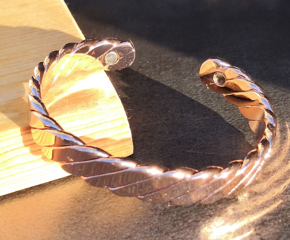 Bracelet jonc en cuivre torsad&eacute; magn&eacute;tique Bijoux et montres