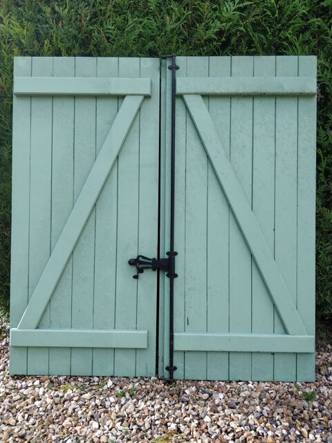 8 Volets en bois de sapin tr�s r�sistant au temps Ann�e 1984 260 M�zi�res-sur-Seine (78)