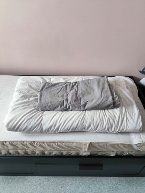 Lit+banquette+Ikea+BRIMNES+avec+matelas,+couette+et+draps 210 Sainte-Anne-sur-Gervonde (38)