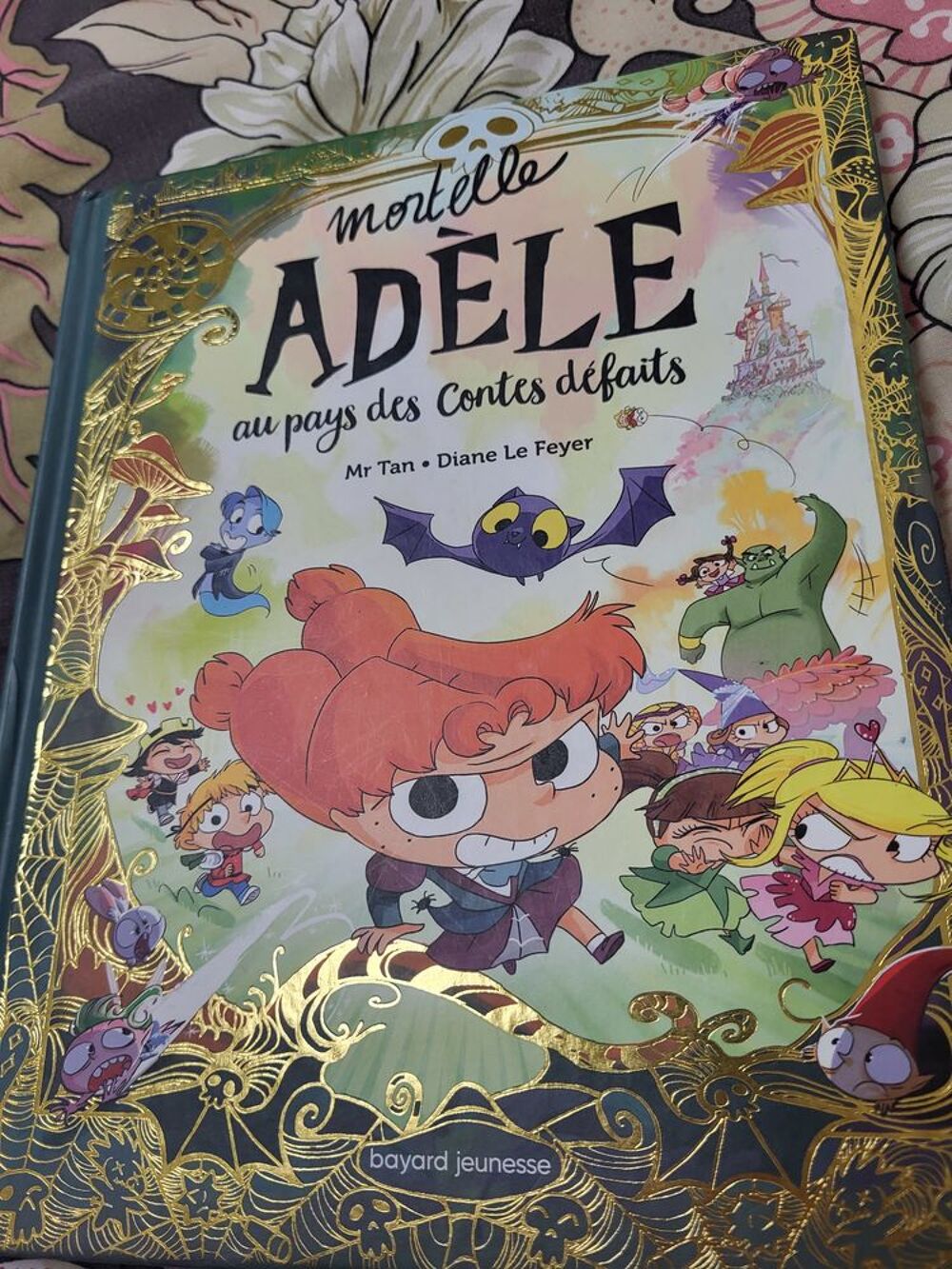Mortelle Ad&egrave;le : au pays des contes d&eacute;faits Livres et BD