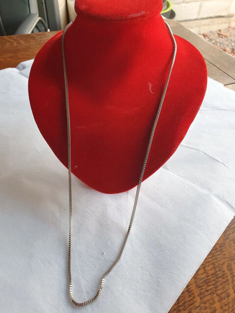 Long collier gris 2 Aubvillers (80)