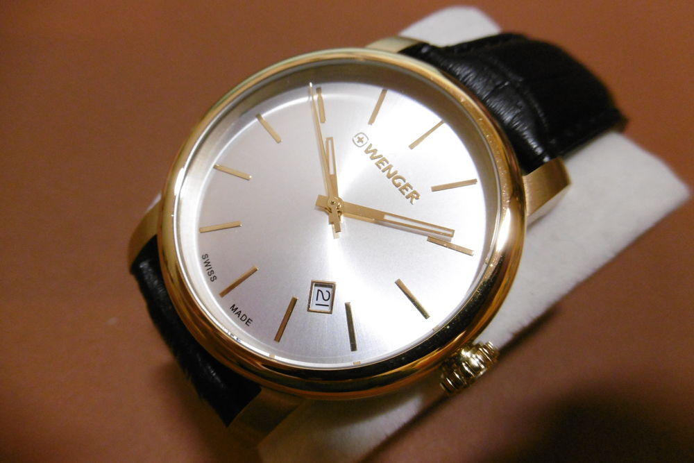 Montre Suisse Wenger NEUVE jamais port&eacute;e Bijoux et montres