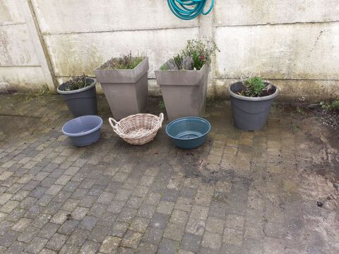 Grand pots  fleurs carrs  rond , coupes cause dmnagement 20 Louches (62)