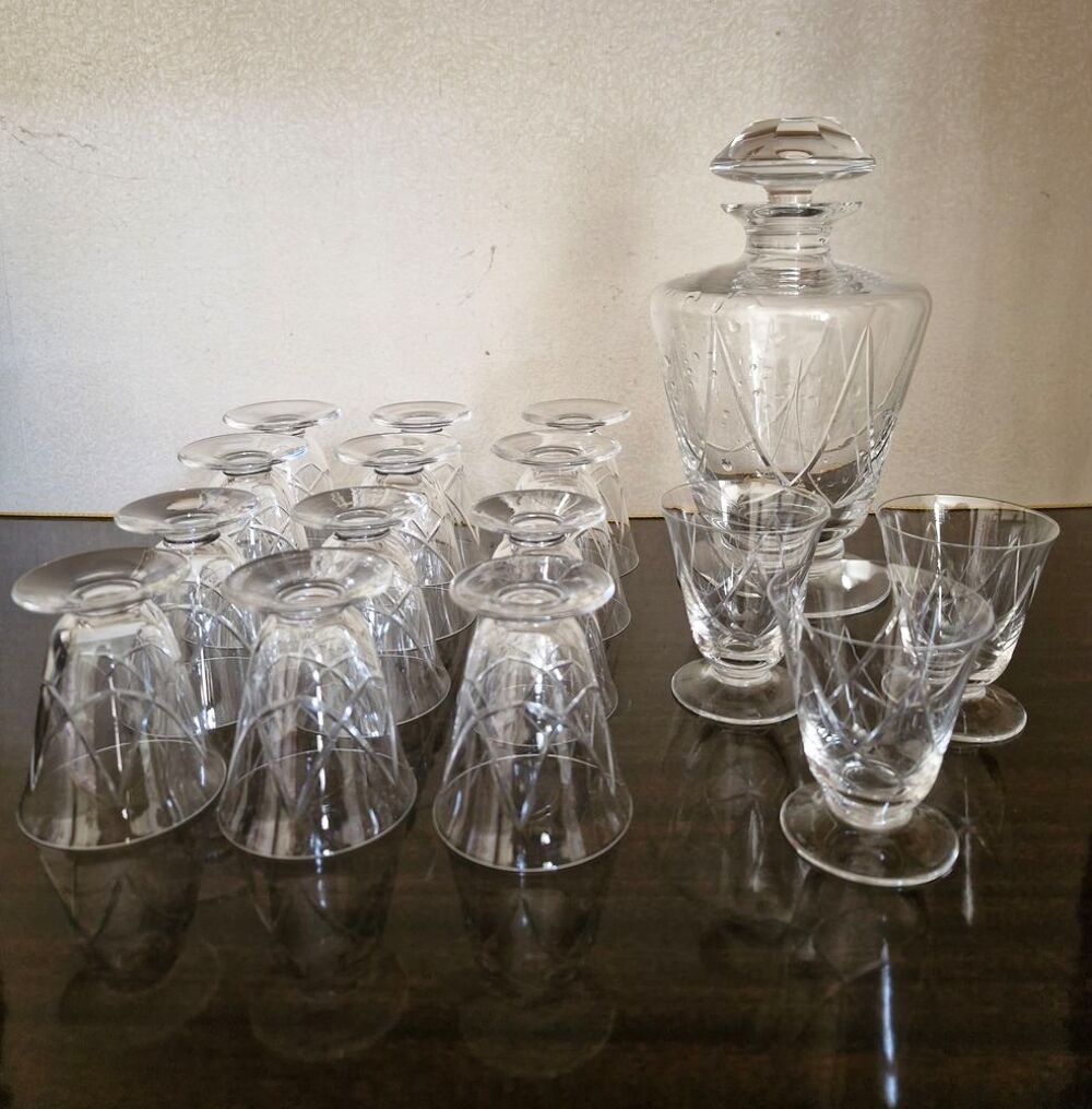 SERVICE VERRES ET CARAFE FINEMENT GRAVES EN CRISTAL VINTAGE Cuisine