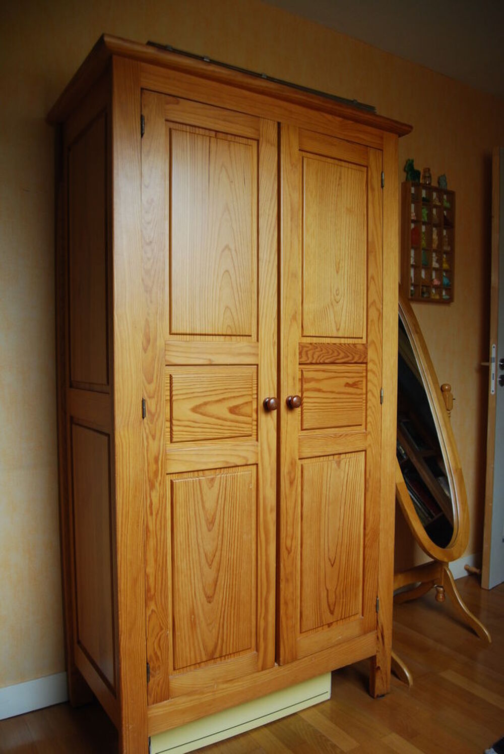 Lit une place et l'armoire Meubles
