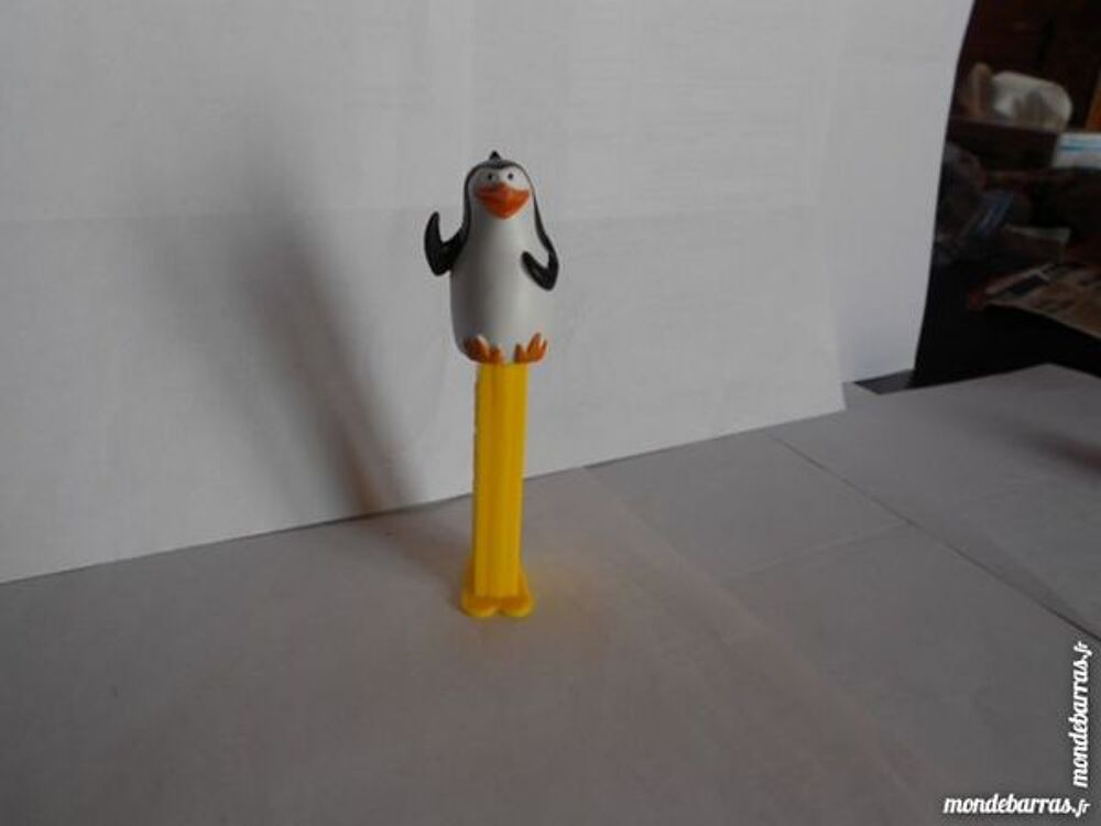PEZ DISTRIBUTEUR BONBONS PINGOUINS OF MADAGASCAR Jeux / jouets