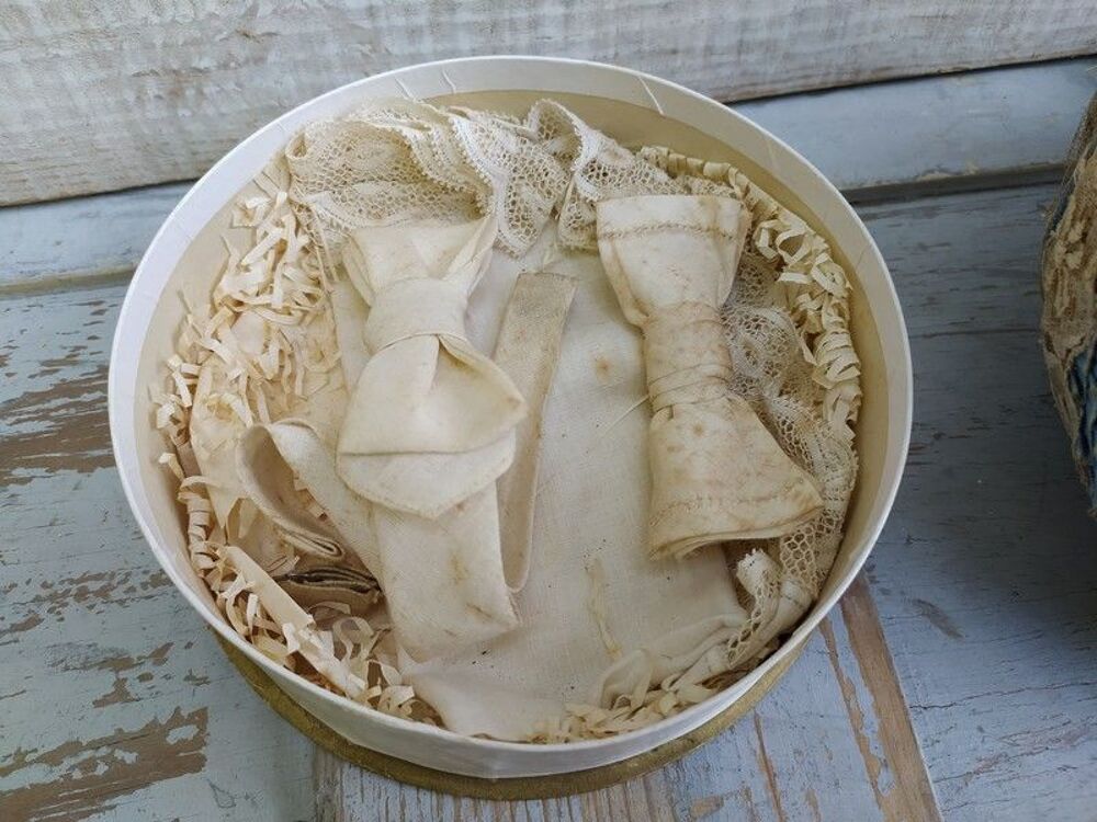 Ancienne Boite Poudre Poup&eacute;e Porcelaine 