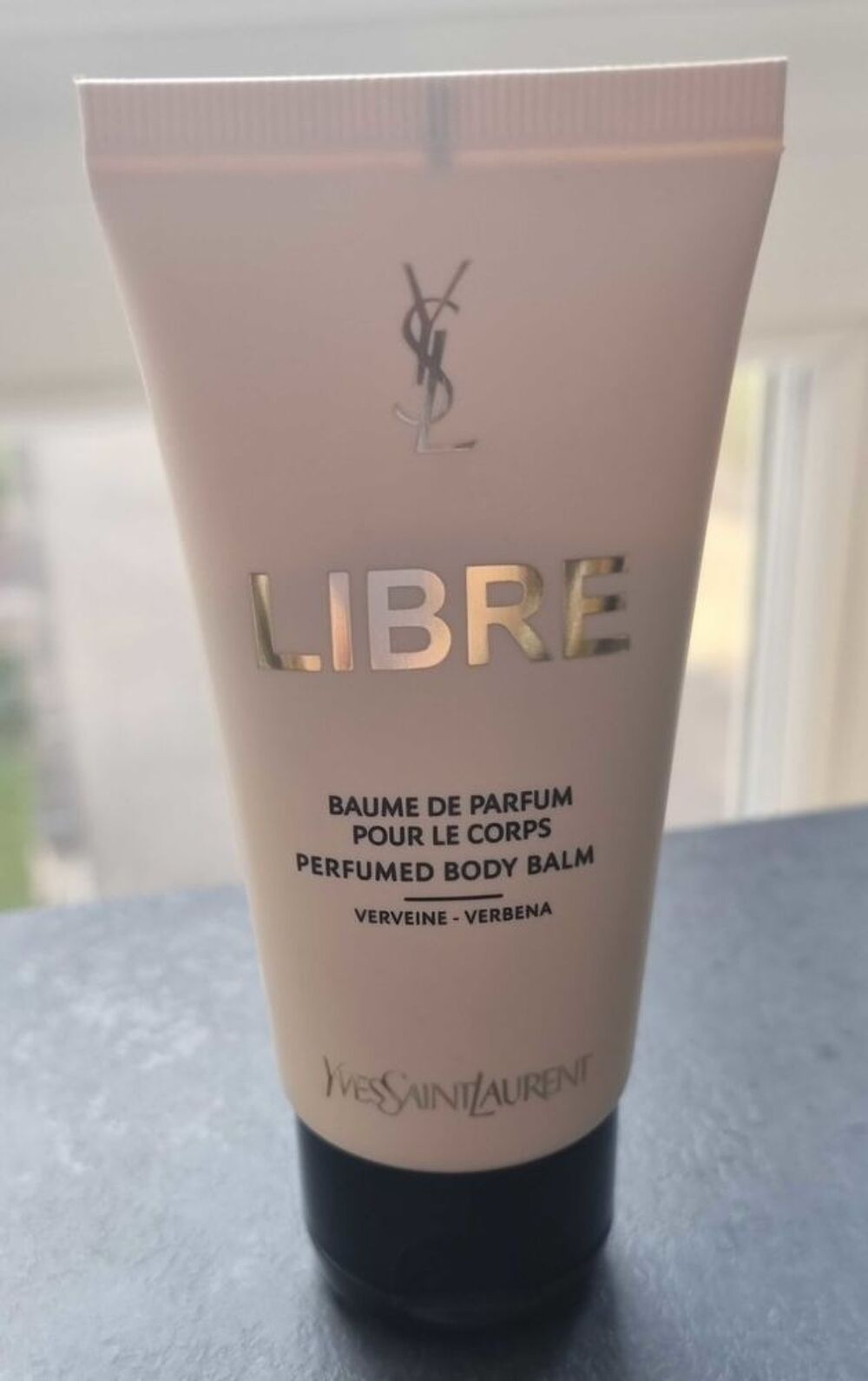 Lot Eau de parfum Libre Yves Saint Laurent 50 ml, pochette et lait pour le corps 50 ml Bijoux et montres