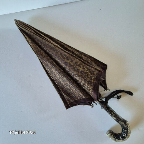 Parapluie de soleil autrichien du si�cle dernier , donc anci 50 Saumur (49)