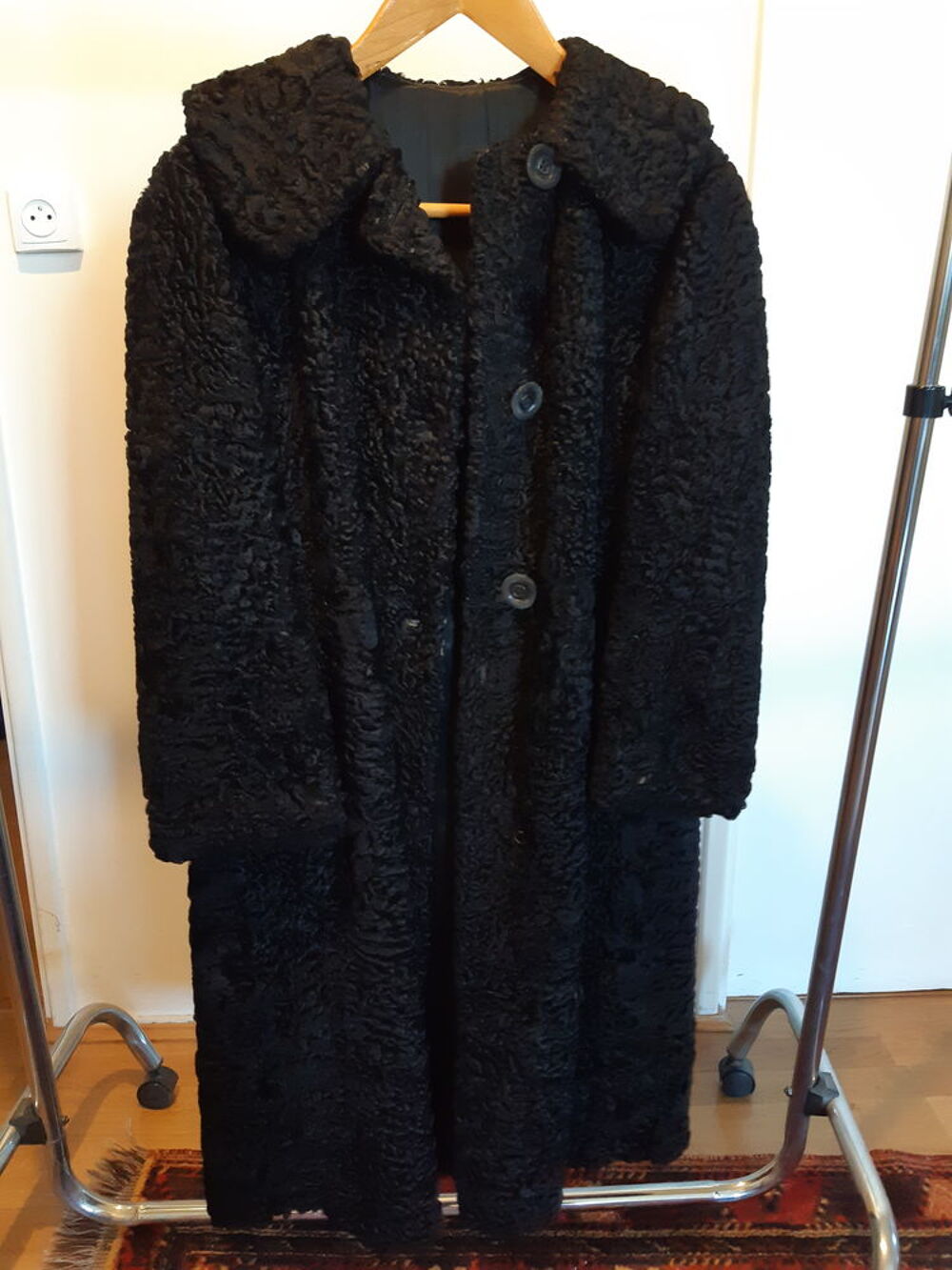 Manteau d'astrakan noir pour dame Vêtements