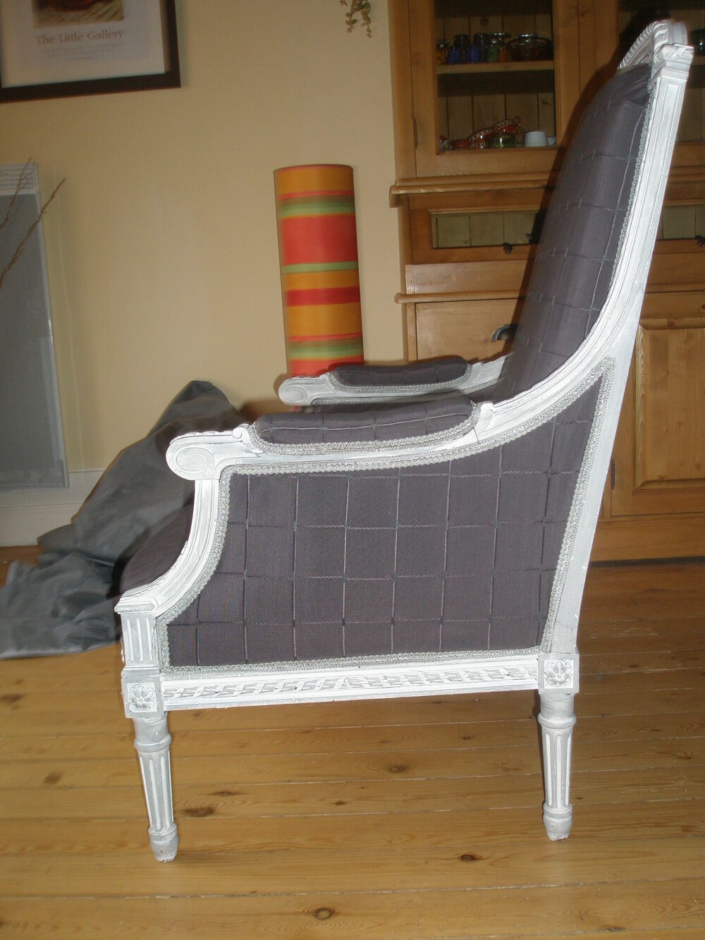 2 Berg&egrave;res gris anthracite et table basse vitrine Meubles