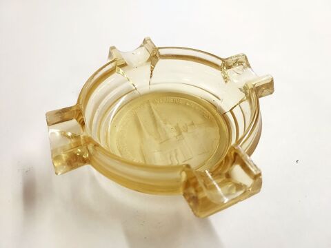Cendrier collector Chartres en verre cisel� 15 Montigny-aux-Amognes (58)