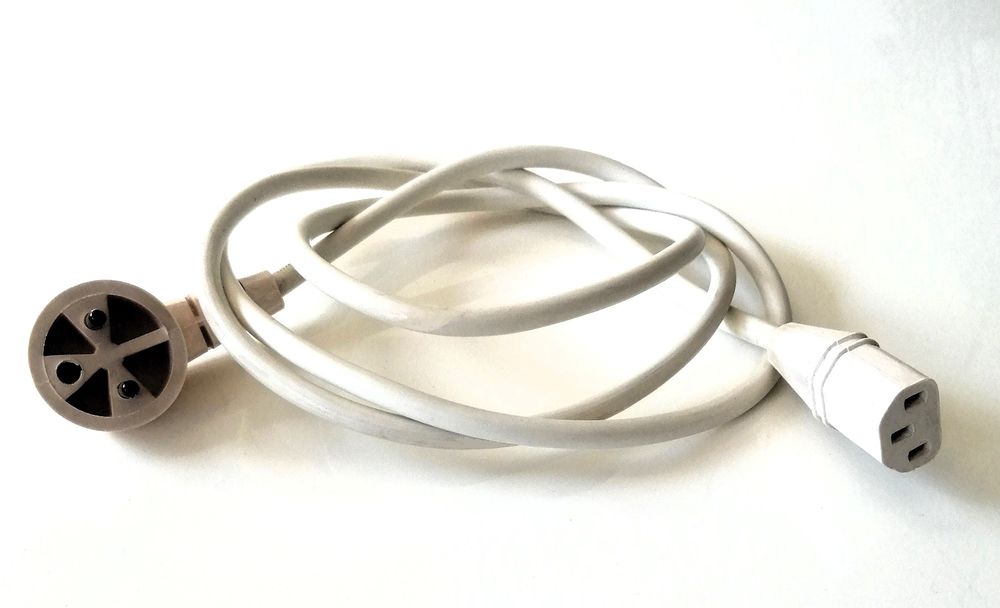 C&acirc;ble d'alimentation blanc L 1,53 m avec prise de terre Bricolage