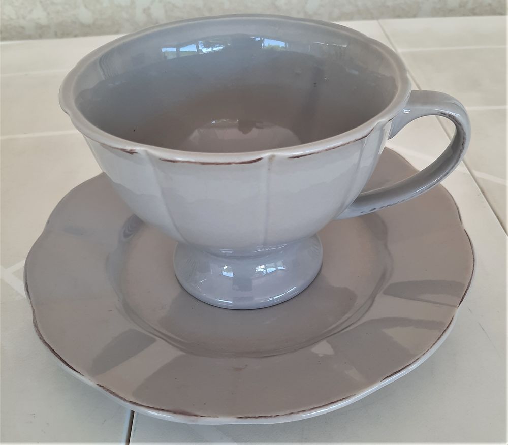 2 Tasses &agrave; d&eacute;jeuner avec soucoupes Cuisine