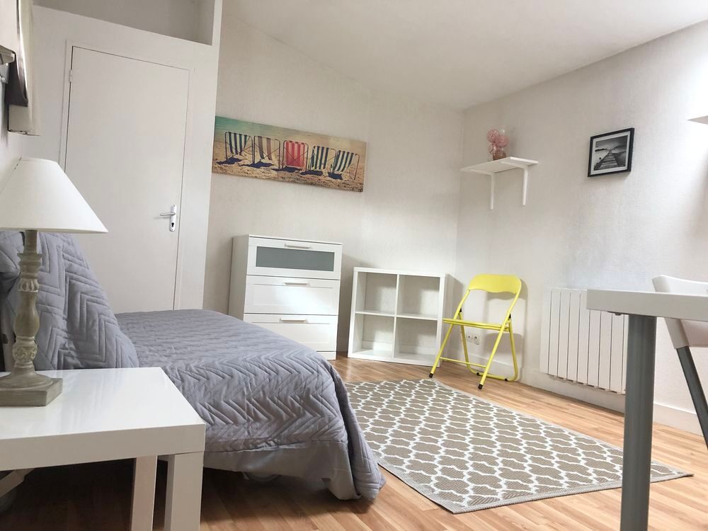 Location Appartement Joli studio meublé et équipé plein centre: 445 € eau compris Saint-cyr-sur-loire