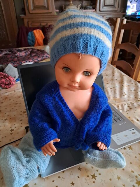 Poupon petit collin comme neuf
et habille 80 Nogent-le-Rotrou (28)