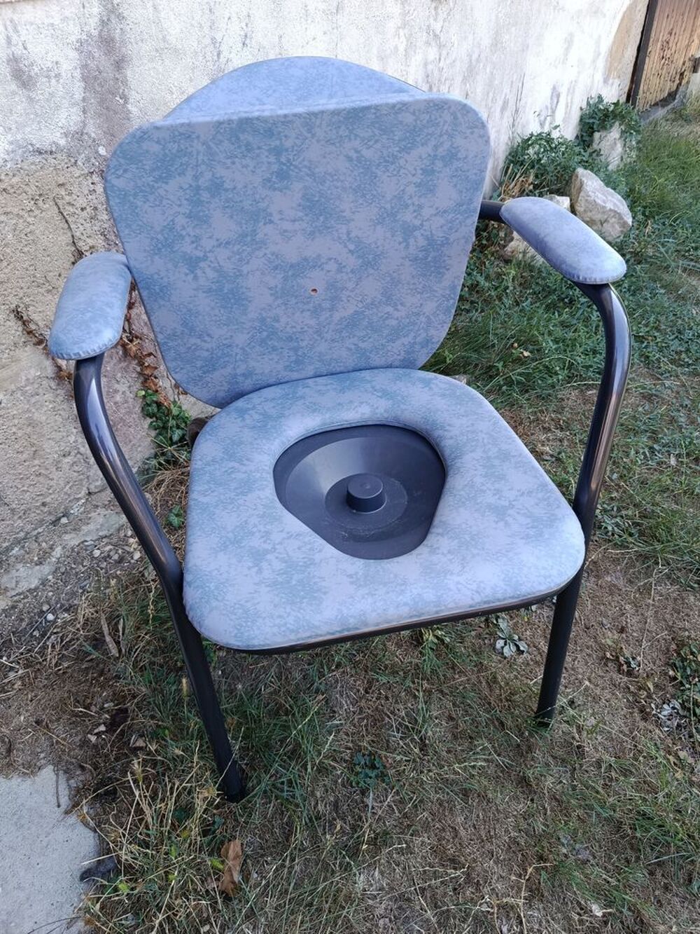 Chaise perc&eacute;e Meubles