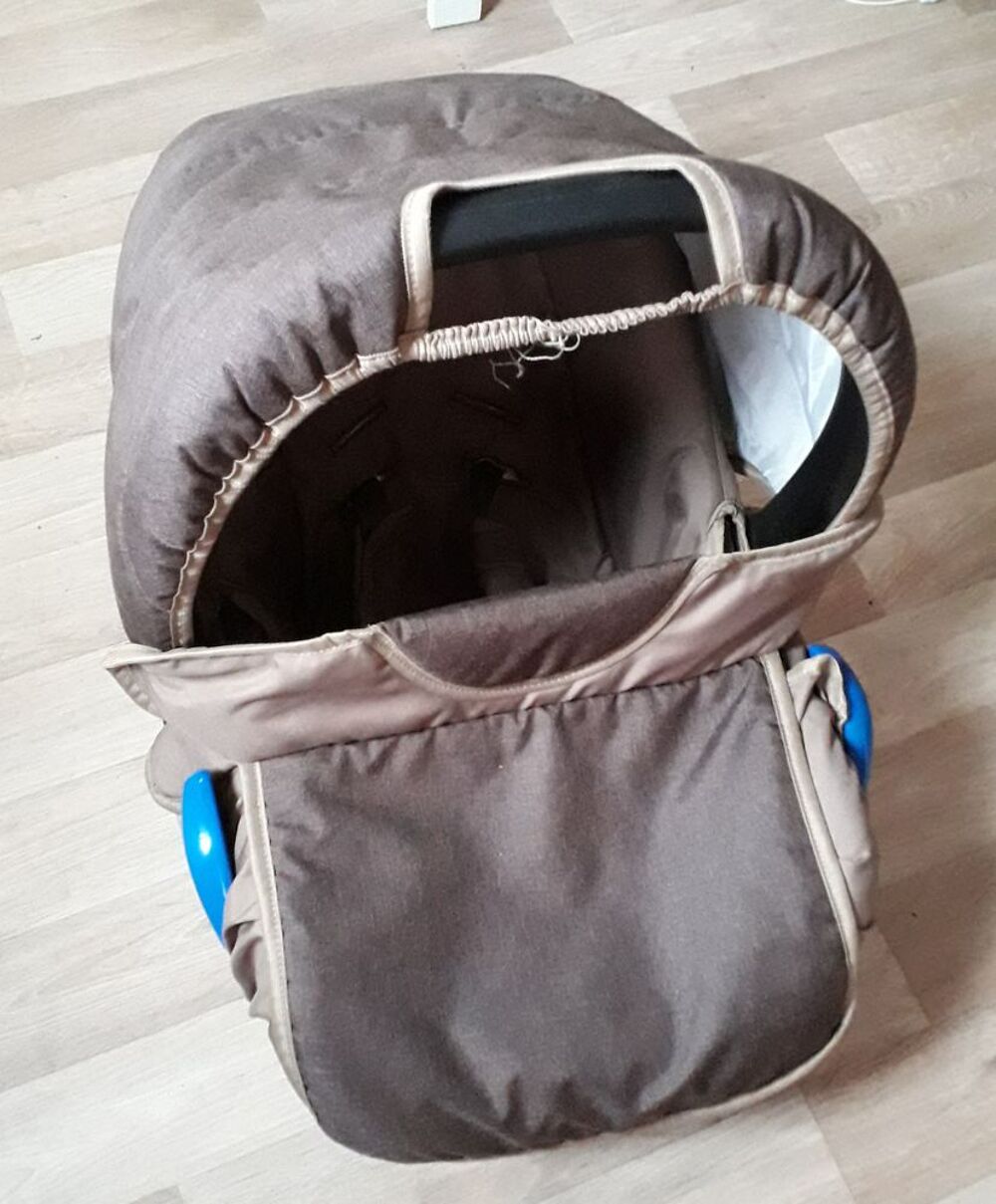 Pousette haute combi nacelle siege auto. Pu�riculture