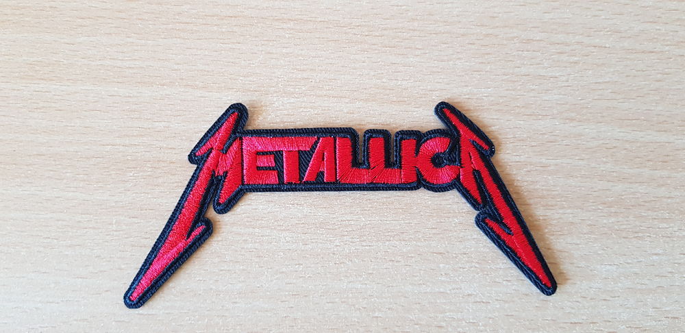 Ecusson brod&eacute; logo metallica rouge 13x6 cm 