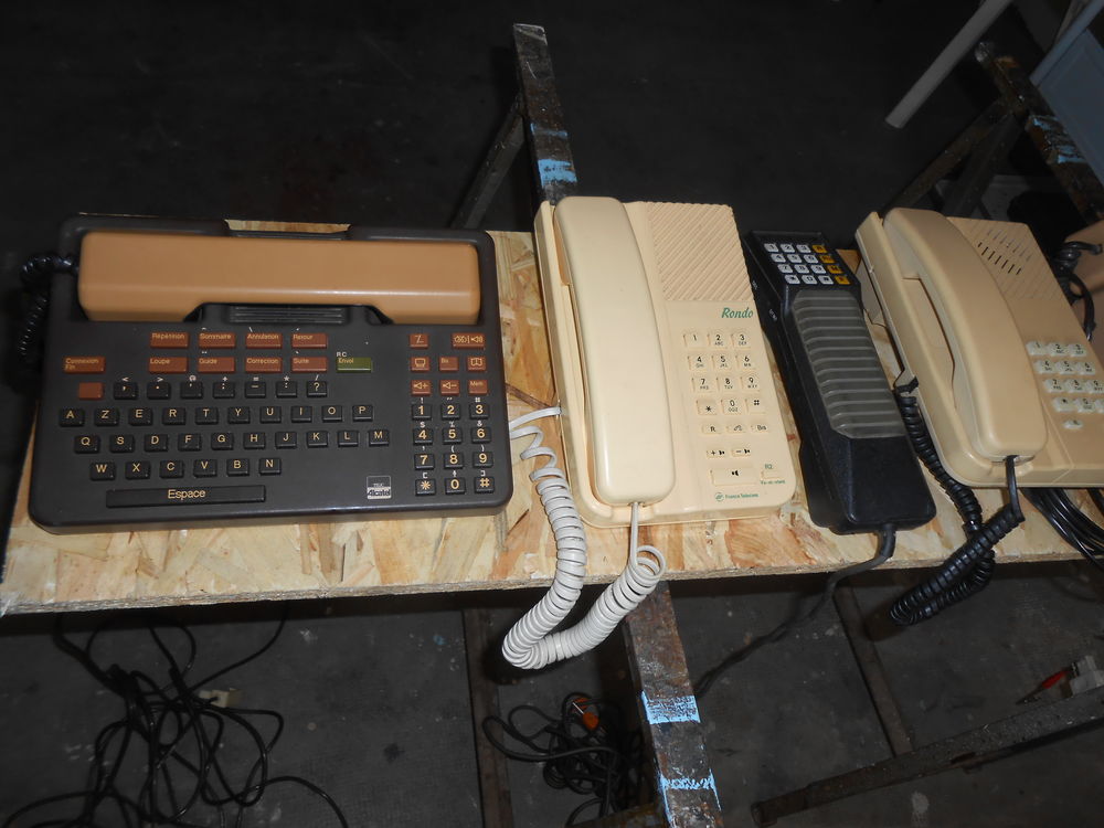  - T&eacute;l&eacute;phone ancien Téléphones et tablettes