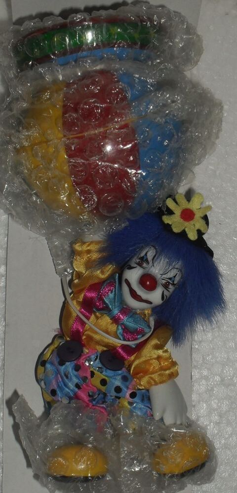 Clown porcelaine de la collection Le monde des clowns. 50 Montreuil (93)