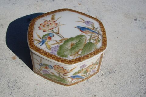 Bo�te � bijoux / Bonbonni�re en porcelaine du Japon  vintage 20 Gargenville (78)