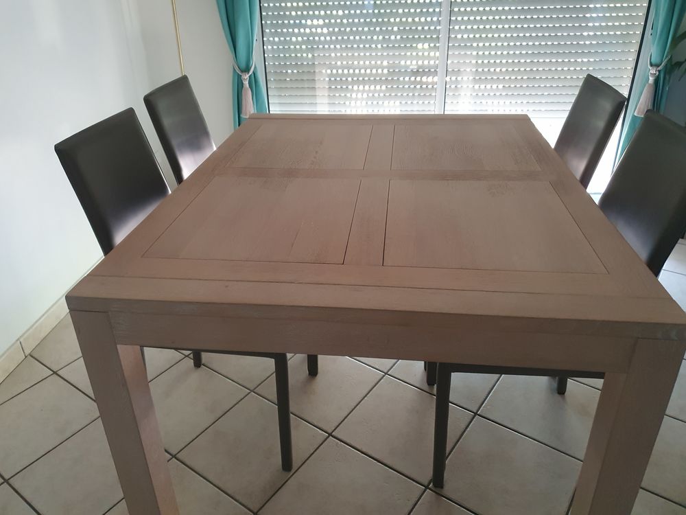 TABLE ET CHAISES Meubles