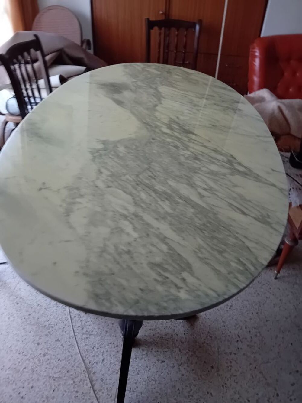 Table de salle &agrave; manger.. Meubles