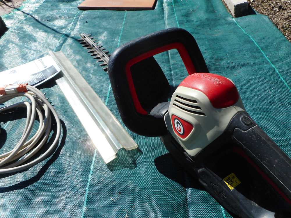 TAILLE-HAIE ELECTRIQUE STERWINS Jardin