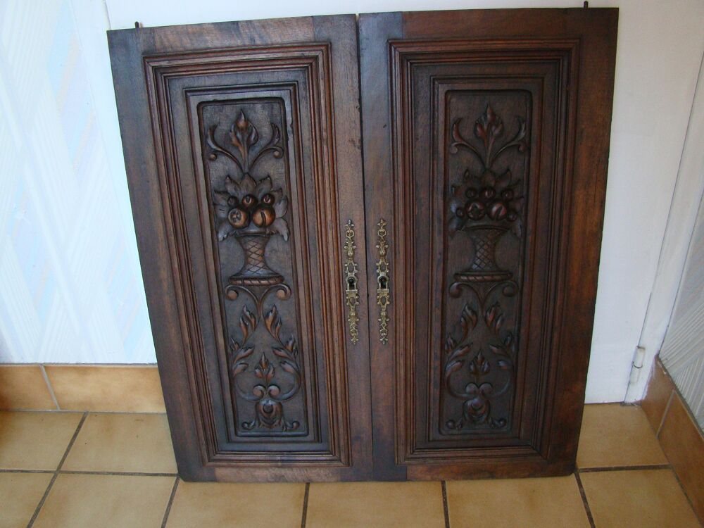 2 petites portes d&eacute;coratives anciennes en ch&ecirc;ne ann&eacute;es 1920 Décoration
