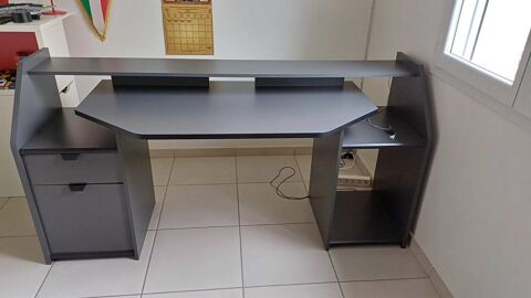 Grand bureau gris 160 La Cte-Saint-Andr (38)