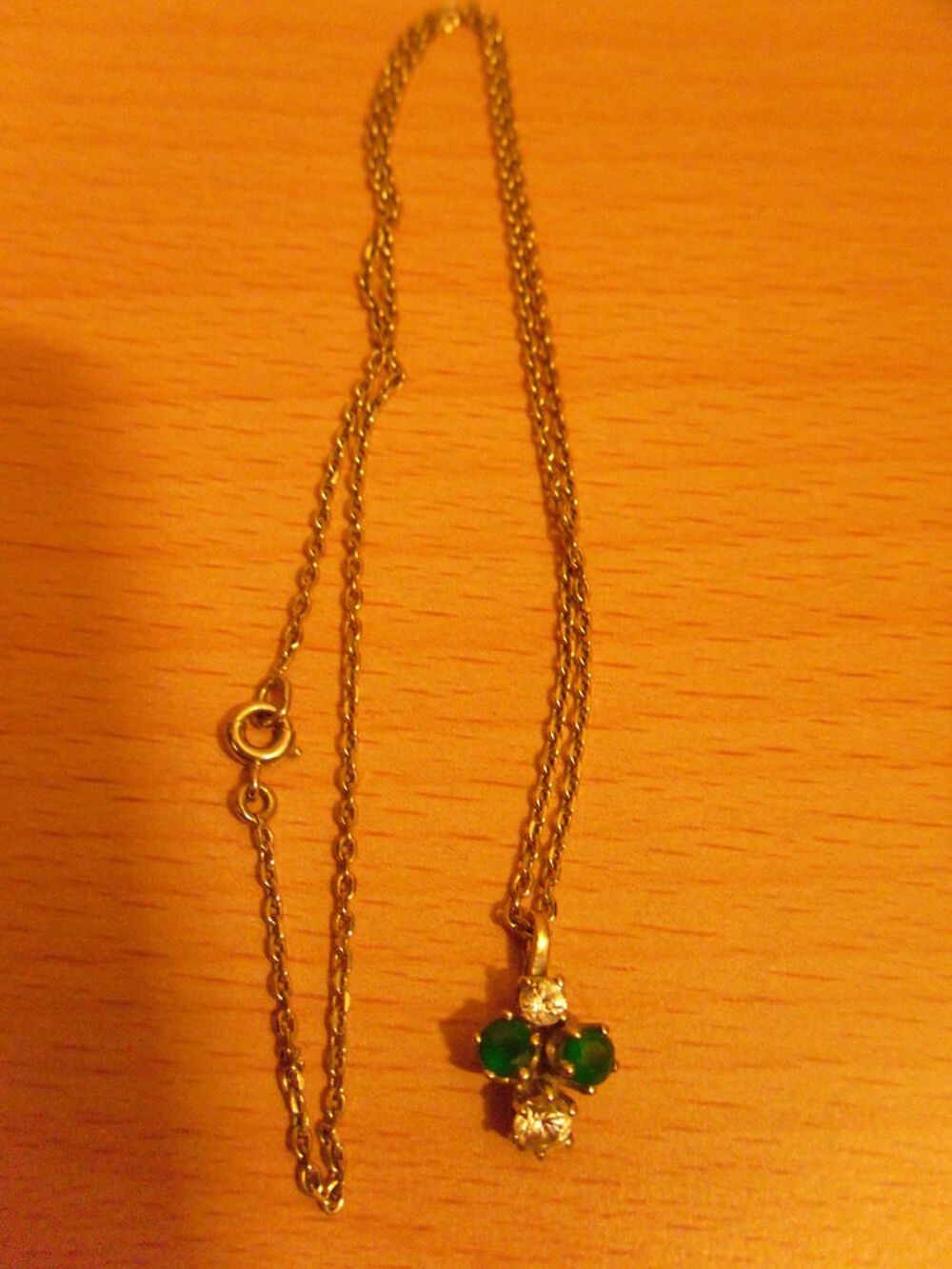 Pendentif 2 Diamants &amp; 2 Agathes vertes, Or blanc Bijoux et montres