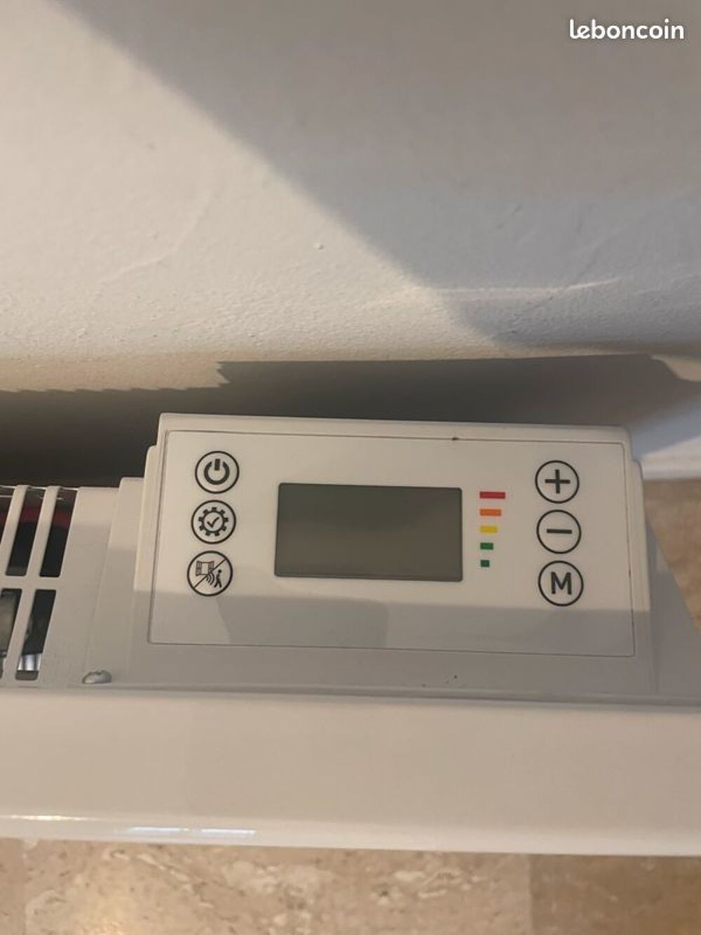 Radiateur mural neuf 1000W &agrave; inertie s&egrave;che neuf Electrom�nager