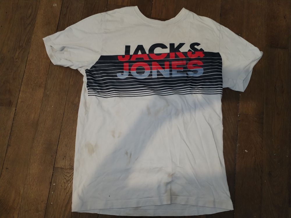 T-shirt JACK AND JONES tache de boue (Taille M)
Vêtements