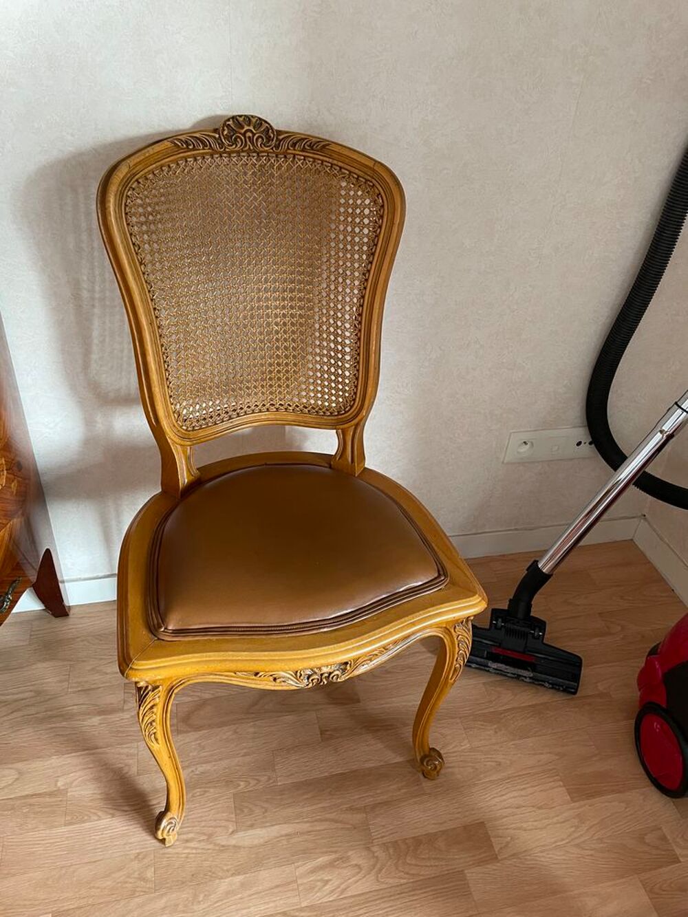 4 chaises bon &eacute;tat Meubles