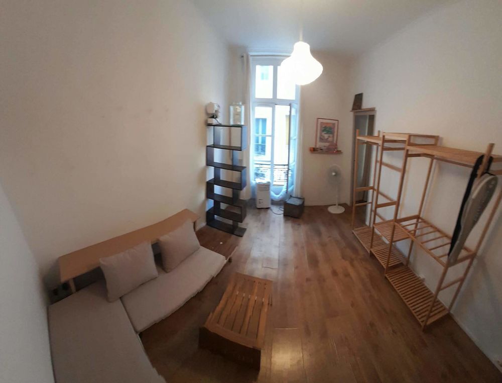 Vente Appartement APPARTEMENT 2 PIECES DONNANT SUR LA PLACE DU MARCHE Nîmes