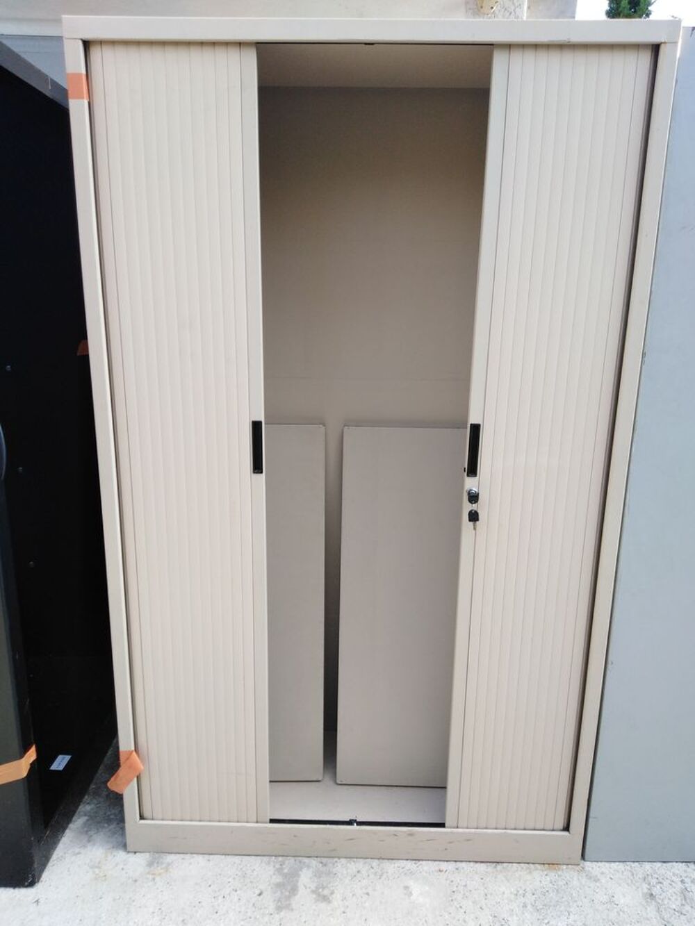 belle+armoir+de+rangement+avec+&eacute;tag&egrave;re+et+porte+coulissante Meubles