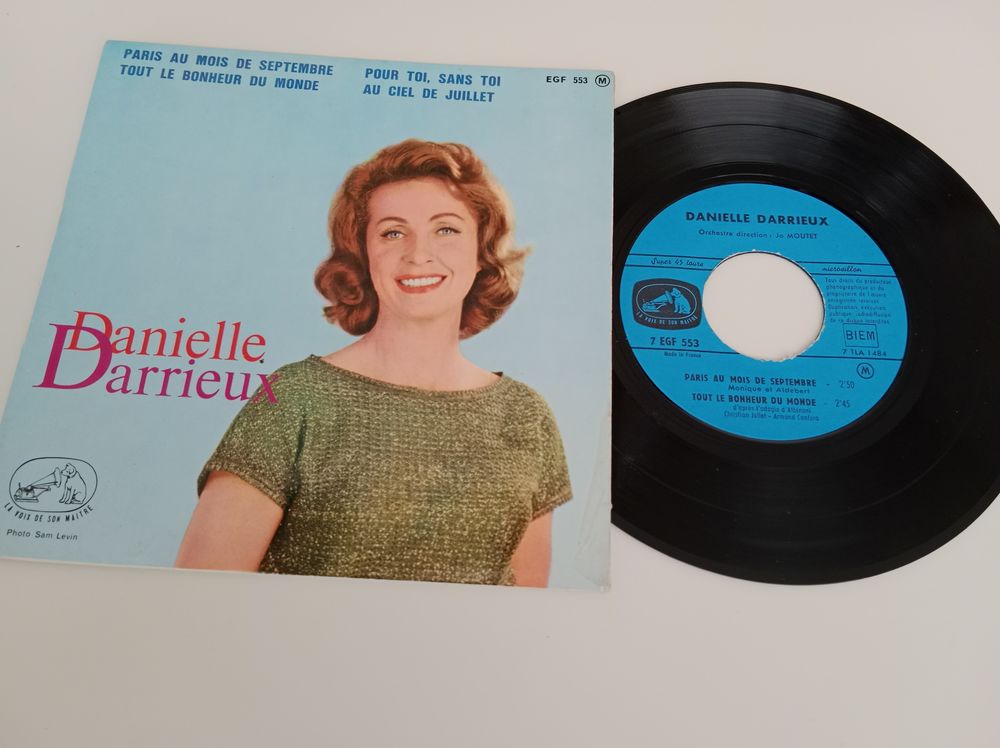 45 Tours Danielle DARRIEUX Paris au mois de Septembre CD et vinyles