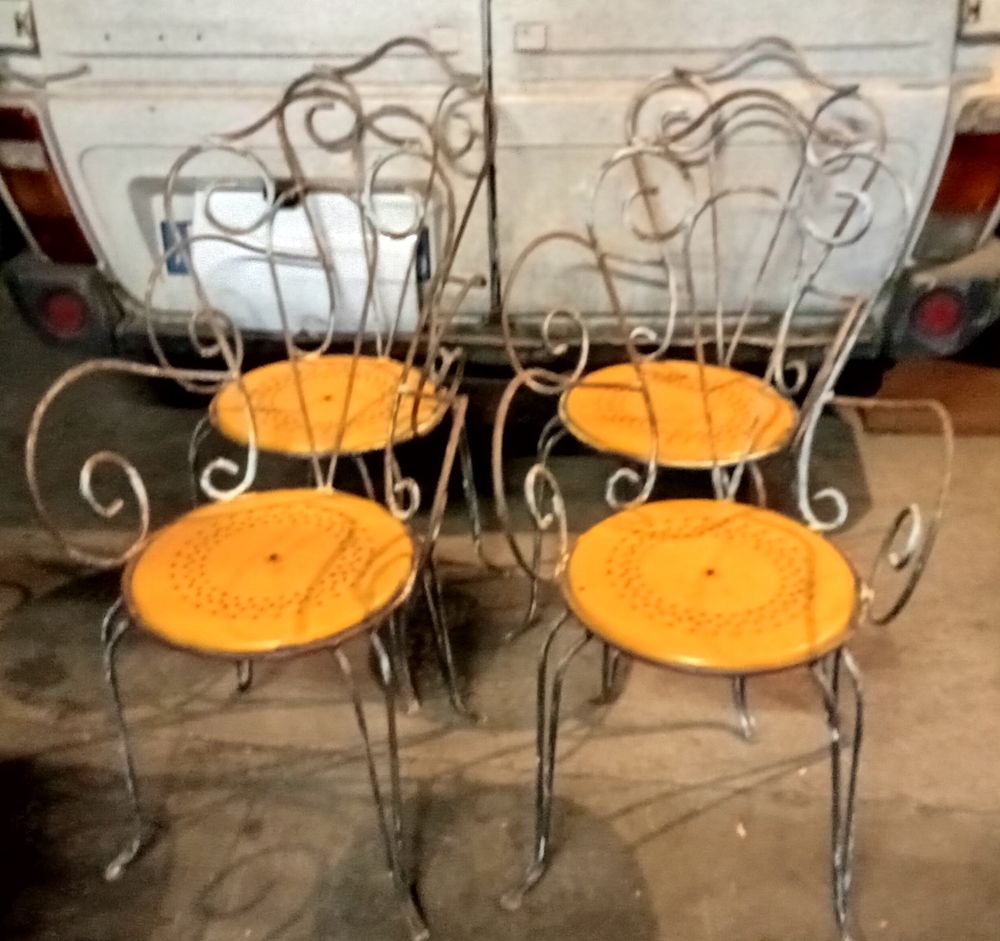 Salon de jardin fer forg&eacute; jaune Jardin