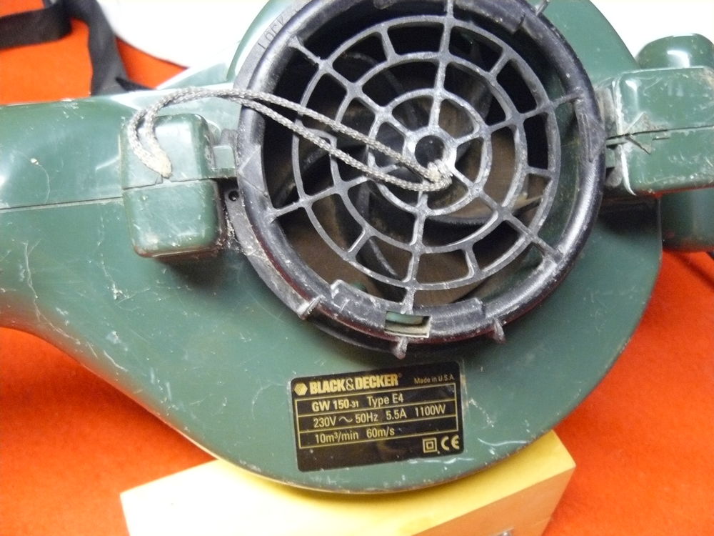 aspirateur,souffleur et broyeur de feuilles black et decker Jardin