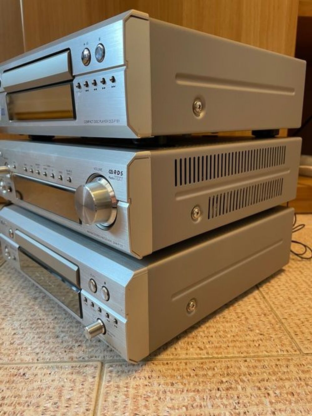 Mini Chaine &agrave; &eacute;l&eacute;ments s&eacute;par&eacute;s D-F101 de la marque DENON Audio et hifi
